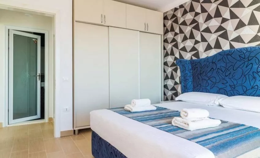 Fa-Fa Mel Holiday DBL 3.jpg